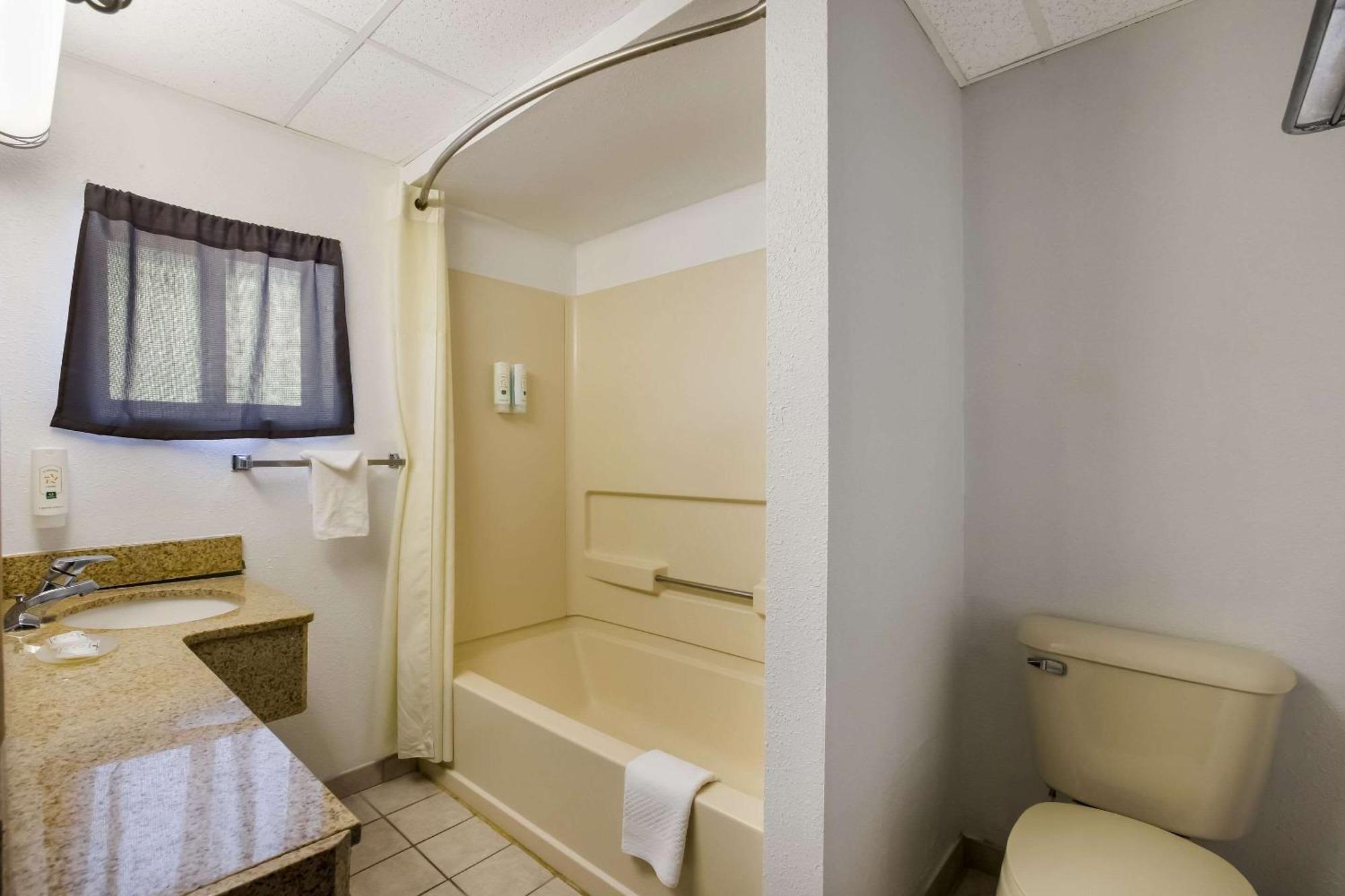 Quality Inn & Suites Millville Bagian luar foto